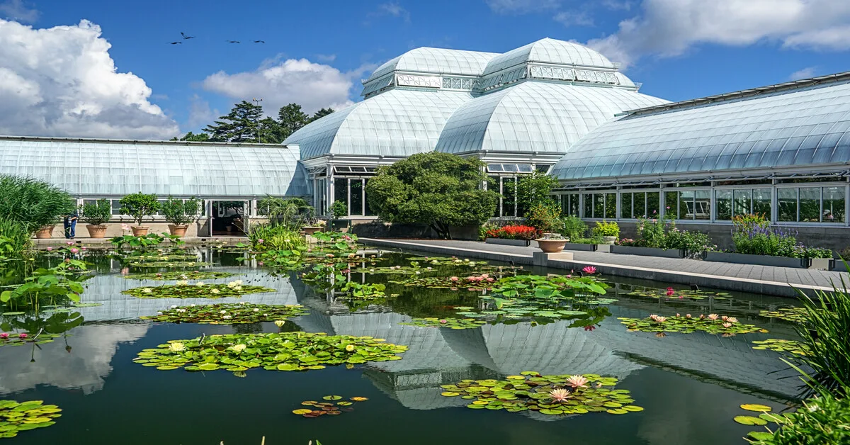 How many botanical gardens are there?