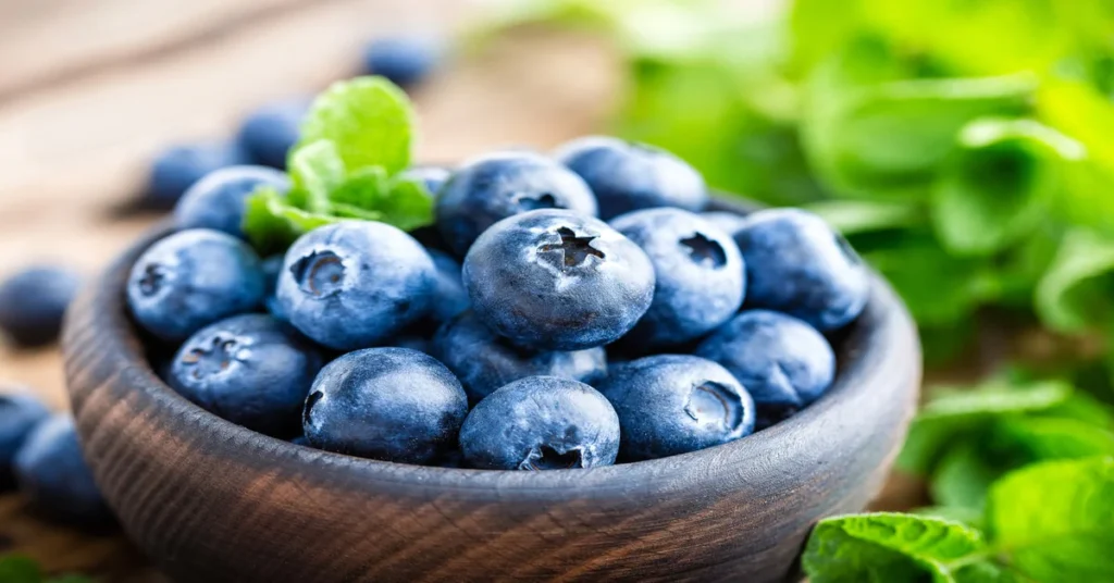 Bowl of fresh blueberries and do blueberries have seeds.